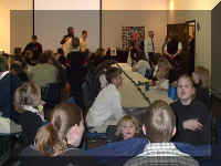 Crowd1.jpg (96175 bytes)